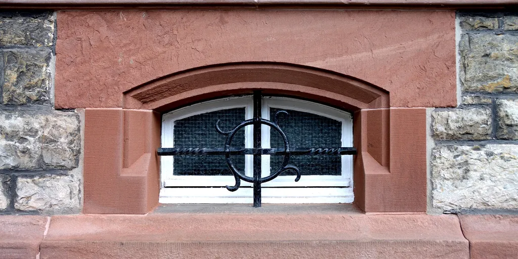 Kleines Kellerfenster